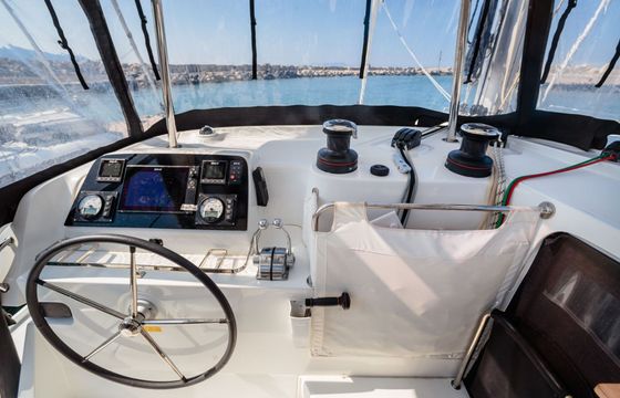 Catamaran LAGOON 42 12.8m