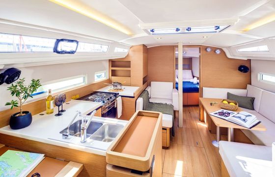 Sailboat Jeanneau Sun Odyssey 410 12.35m