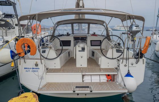 Sailboat Jeanneau Sun Odyssey 410 12.35m