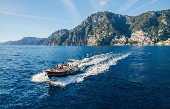 Motorboat Gozzo campano Leucosya 30 sport cruiser 350hp