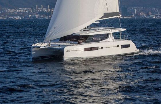 Catamaran Moorings 4500L/10 13m