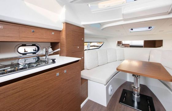 Motorboat Jeanneau Cap Camarat 10.5 Wa 600hp