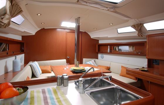 Sailboat Oceanis 37 /3cab 11m