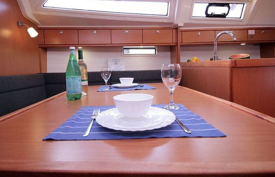 Sailboat Bavaria Yachtbau Bavaria Cruiser 37 - 3 cab. 11.3m