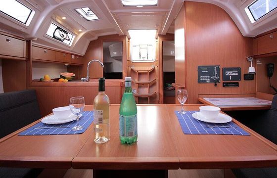 Sailboat Bavaria Yachtbau Bavaria Cruiser 37 - 3 cab. 11.3m