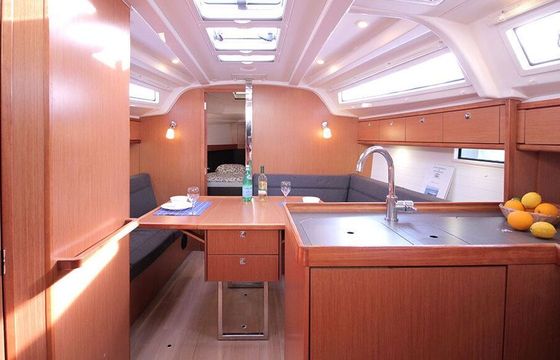 Sailboat Bavaria Yachtbau Bavaria Cruiser 37 - 3 cab. 11.3m