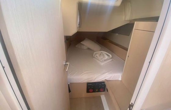 Sailboat Oceanis 41.1 12m