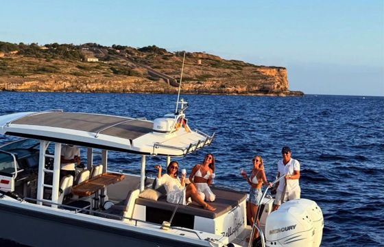 Motorboat Axopar 37 Suntop 600hp