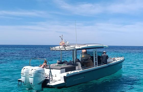 Motorboat Axopar 37 Suntop 600hp
