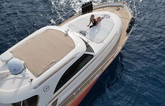 Motorboat Mochi Craft Dolphin 44' 1150hp