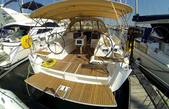 Sailboat DUFOUR 382 Grand Large 11m