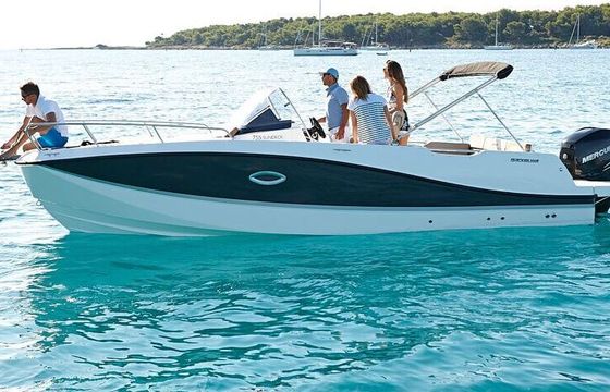 Motorboat Quicksilver Activ 755 Sundeck 250hp