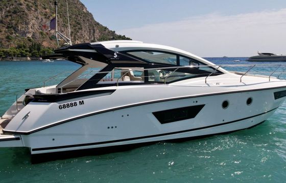 Motorboat Beneteau GT40 740hp