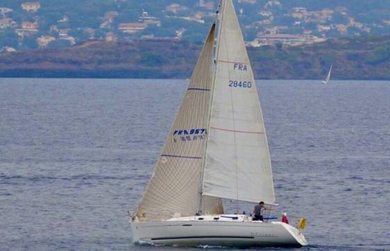 Sailboat FIRST 31.7 - EQUATEUR 9m