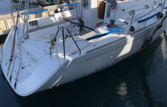 Sailboat FIRST 31.7 - EQUATEUR 9m