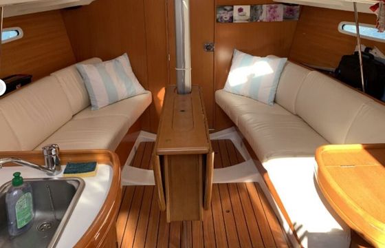 Sailboat FIRST 31.7 - EQUATEUR 9m