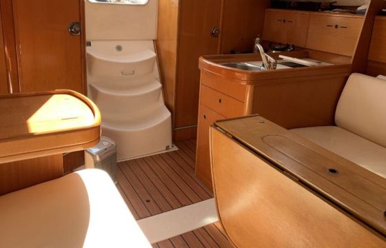 Sailboat FIRST 31.7 - EQUATEUR 9m
