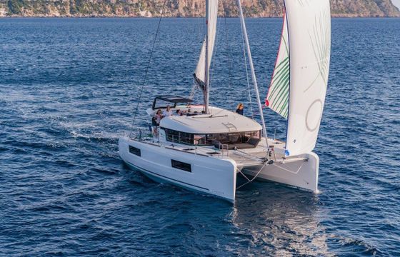 Catamaran Lagoon-Bénéteau Lagoon 40 - 4 + 2 cab 11m