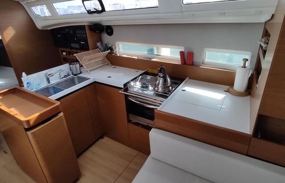 Sailboat Sun Odyssey 410 12m