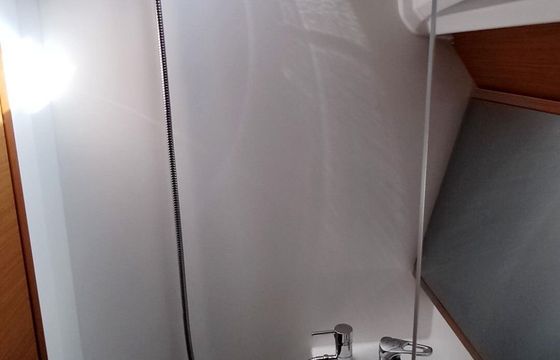 Sailboat Sun Odyssey 410 12m