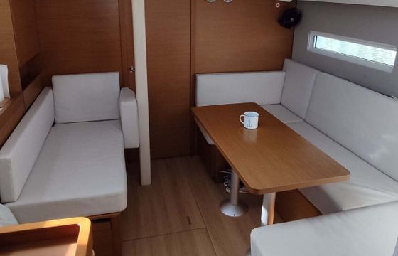 Sailboat Sun Odyssey 410 12m