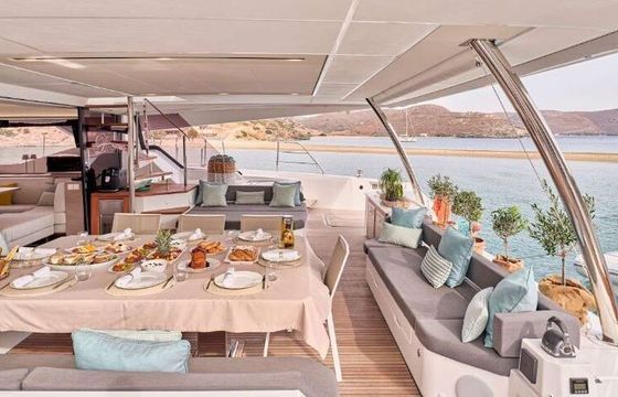 Catamaran Fountaine Pajot Alegria 67 19.49m