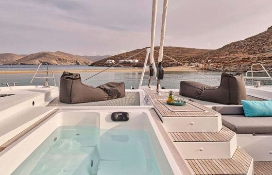Catamaran Fountaine Pajot Alegria 67 19.49m