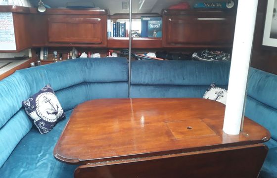Sailboat Hunter Legend 12.24m