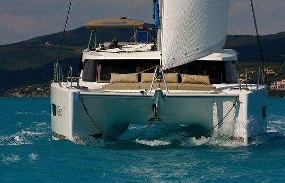 Catamaran Fountaine Pajot L 12m