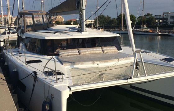 Catamaran Fountaine Pajot L 12m