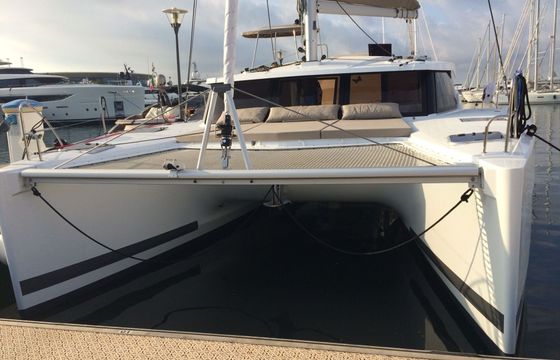 Catamaran Fountaine Pajot L 12m