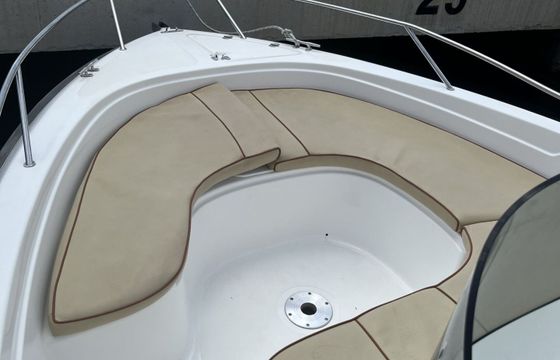 Motorboat cap ferret 652 150hp
