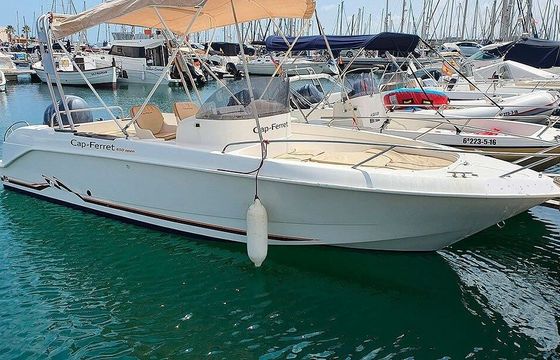 Motorboat cap ferret 652 150hp