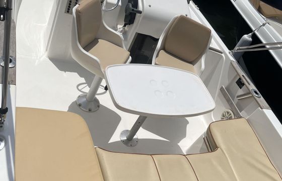 Motorboat cap ferret 652 150hp