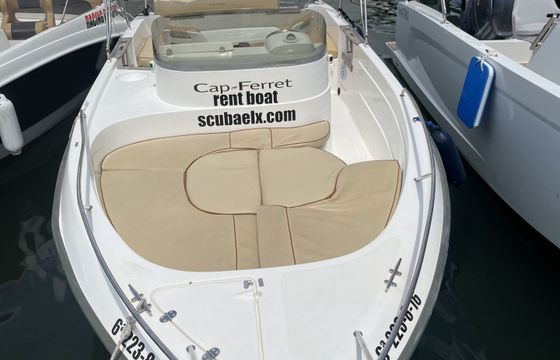 Motorboat cap ferret 652 150hp