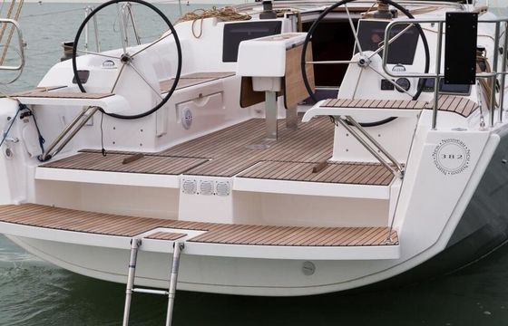 Sailboat DUFOUR 382 11.25m