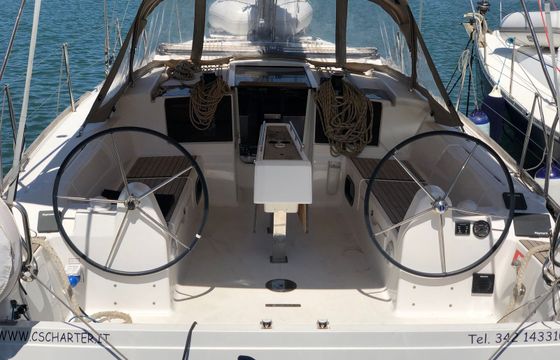 Sailboat DUFOUR 382 11.25m