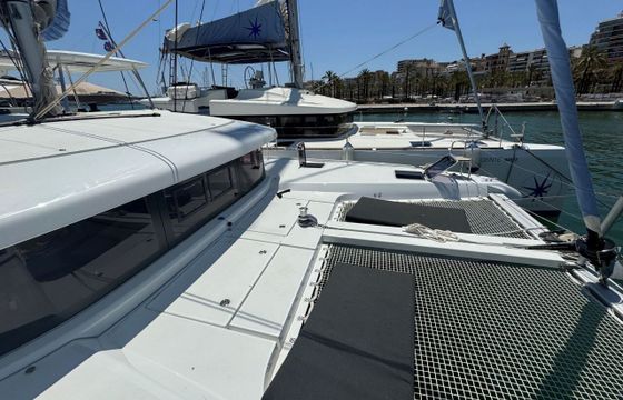 Catamaran Lagoon-Bénéteau Lagoon 42 - 4 cab. 12m