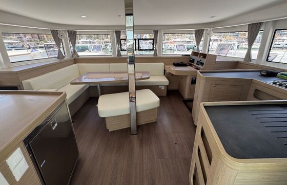 Catamaran Lagoon-Bénéteau Lagoon 42 - 4 cab. 12m