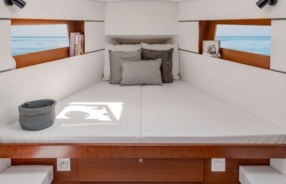 Sailboat Benetau OCEANIS 35 10.45m