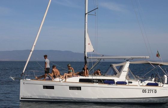Sailboat Benetau OCEANIS 35 10.45m