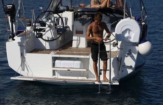 Sailboat Benetau OCEANIS 35 10.45m