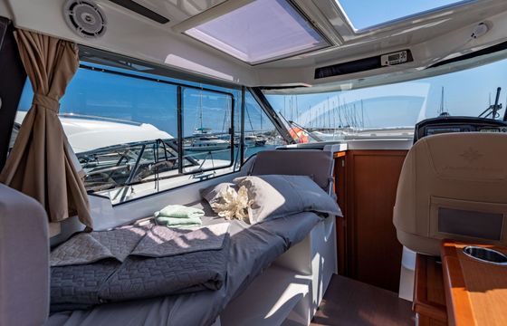Motorboat Jeanneau Merry fisher 895 400hp