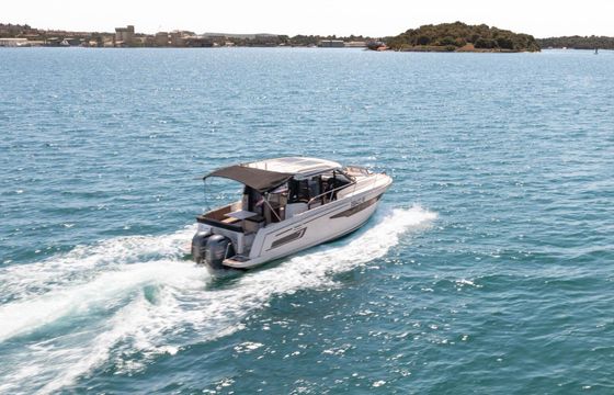 Motorboat Jeanneau Merry fisher 895 400hp