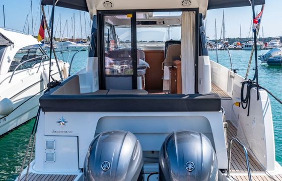 Motorboat Jeanneau Merry fisher 895 400hp