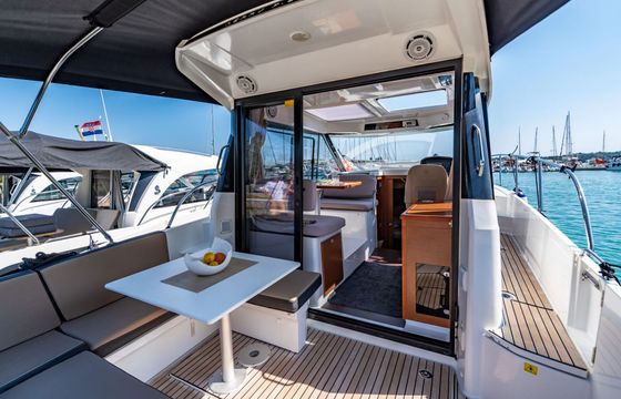 Motorboat Jeanneau Merry fisher 895 400hp
