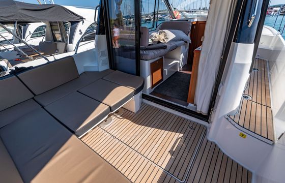 Motorboat Jeanneau Merry fisher 895 400hp