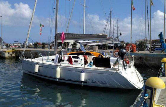 Sailboat Beneteau First 31.7 9.85m