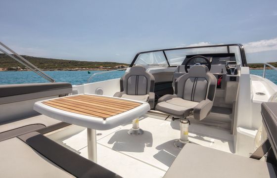 Motorboat Jeanneau Cap Camarat 7.5 WA 300hp