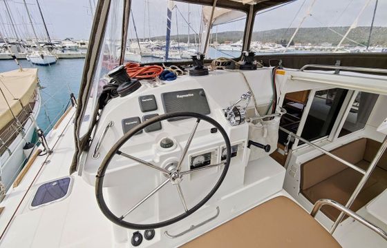 Catamaran Lagoon-Bénéteau Lagoon 400 S2 - 4 + 2 cab. 11m